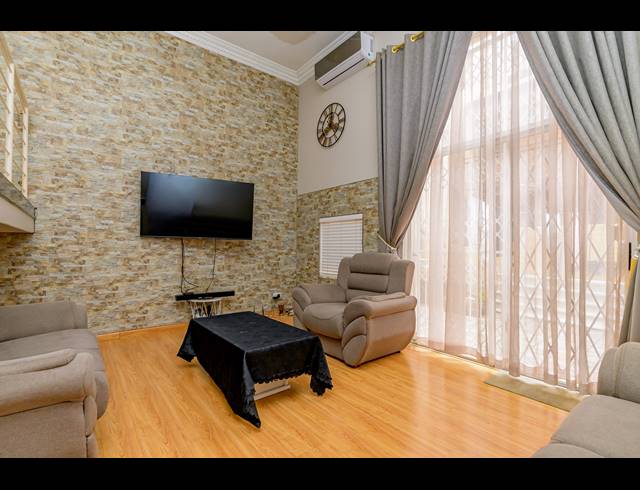 3 BEDROOM DUPLEX FOR SALE IN RESERVOIR HILLS